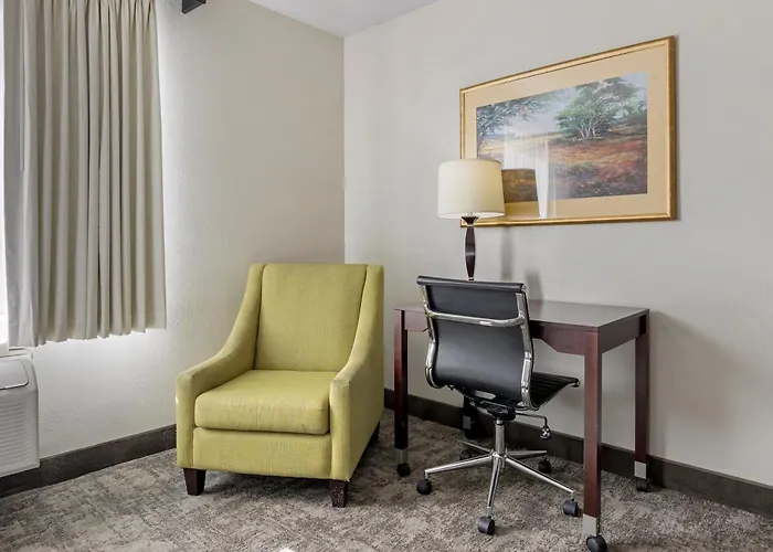 Seaport Inn & Suites